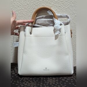 Vanilla white tote bag, very soft leather texture, with flowers print and strap